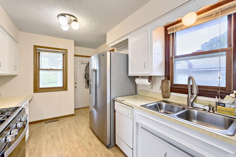 978 Western Ave N, Saint Paul, MN 55117