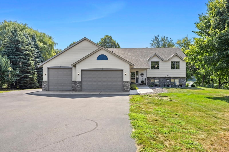 27321 Isle Dr, Chisago City, MN 55013