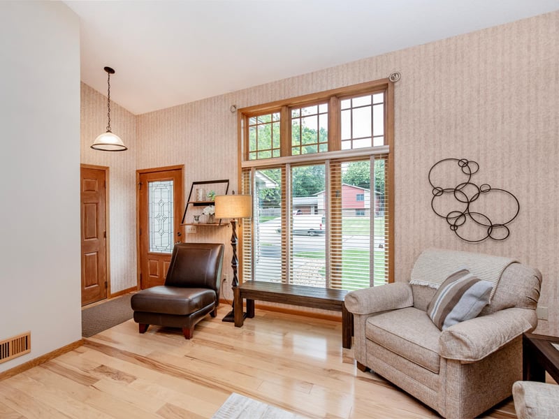 2565 Cochrane Dr, Woodbury, MN 55125