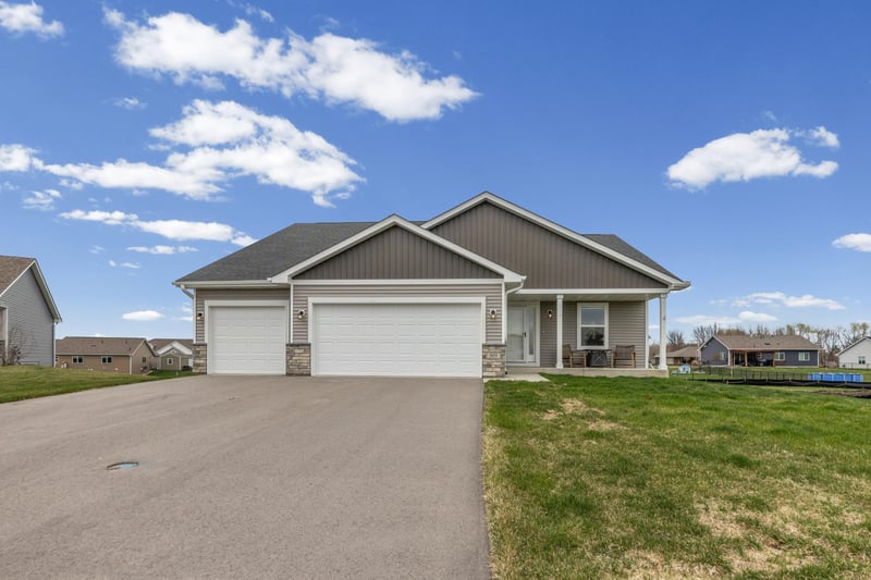 909 Emily Ct NE, Montgomery, MN 56069