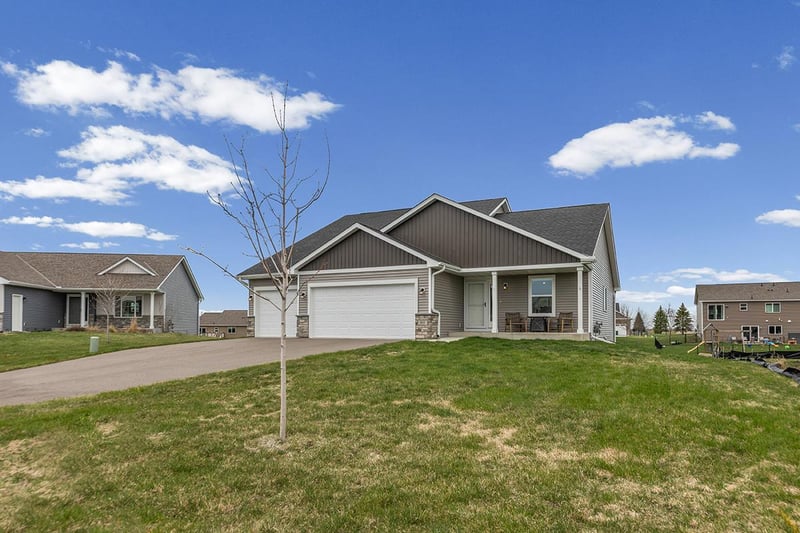 909 Emily Ct NE, Montgomery, MN 56069