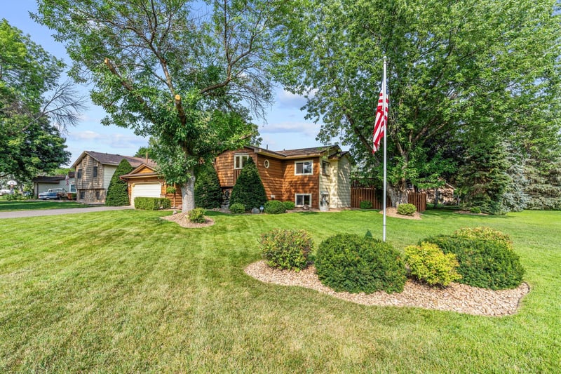 12000 Maryland Ct, Champlin, MN 55316