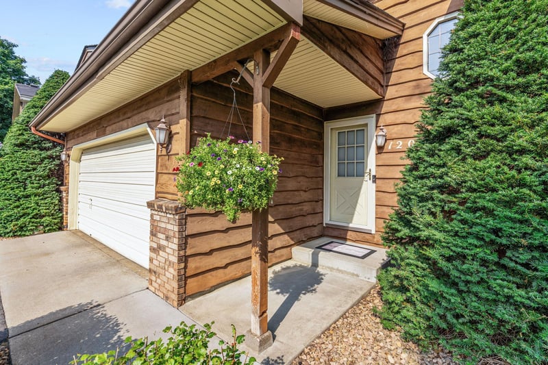 12000 Maryland Ct, Champlin, MN 55316