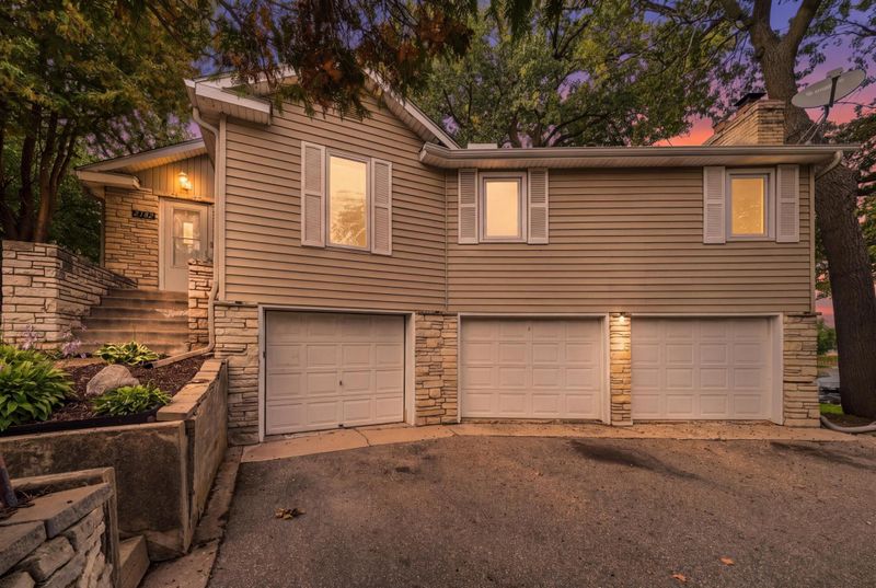 2149 Cardinal Ln, Mound, MN 55364