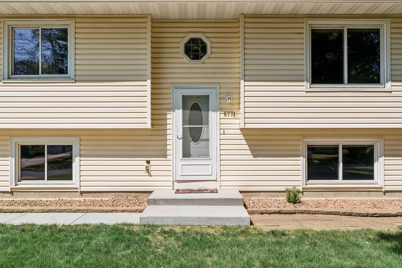 6771 Maple Dr, Rockford, MN 55373
