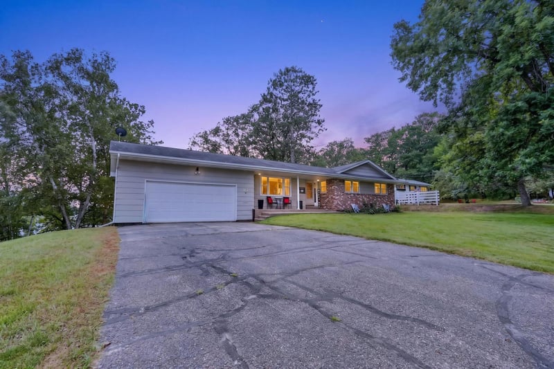 512 Hale Lake Ln, Grand Rapids, MN 55744