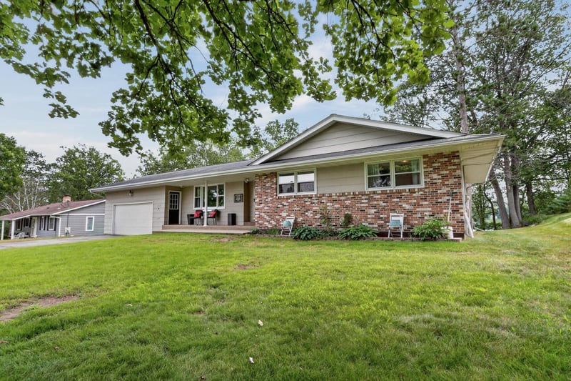 512 Hale Lake Ln, Grand Rapids, MN 55744