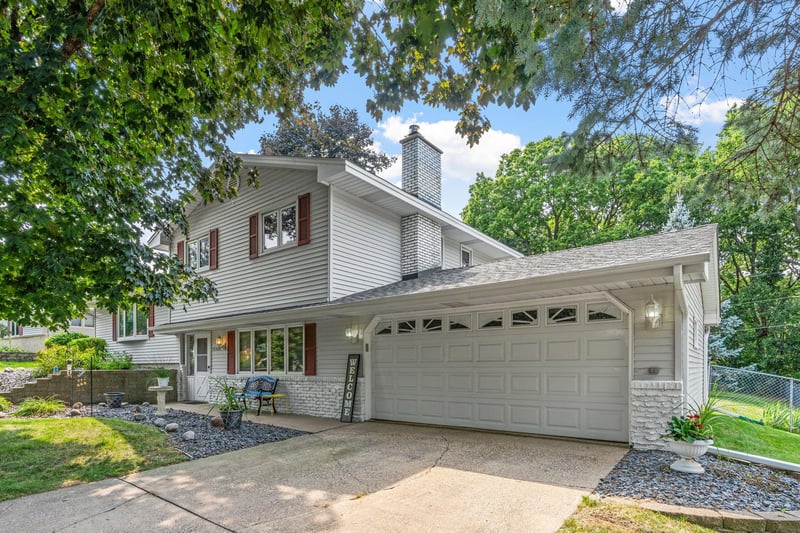 11100 Schoolcraft Rd, Burnsville, MN 55337