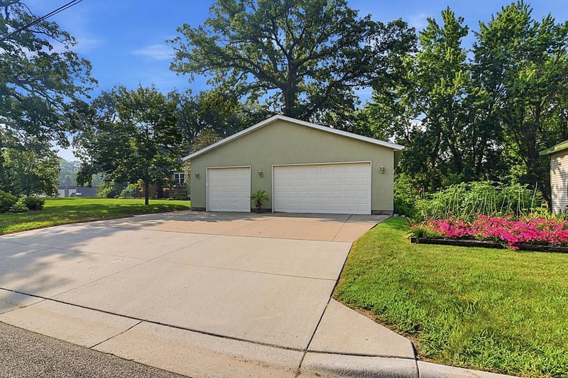 220 4th St S, Sauk Rapids, MN 56379