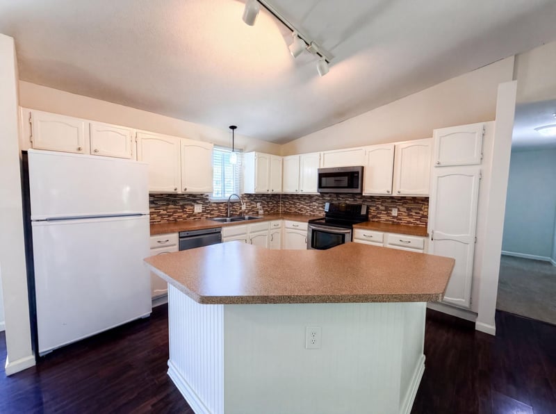 13802 Holyoke Pa, Apple Valley, MN 55124