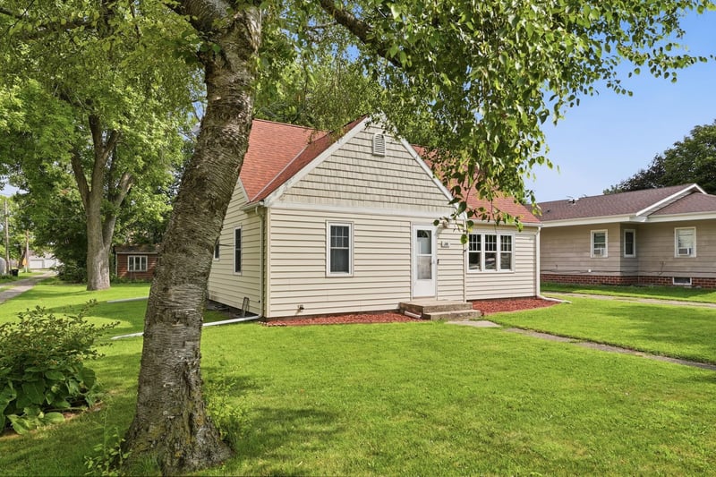 308 Colfax Ave NW, Renville, MN 56284