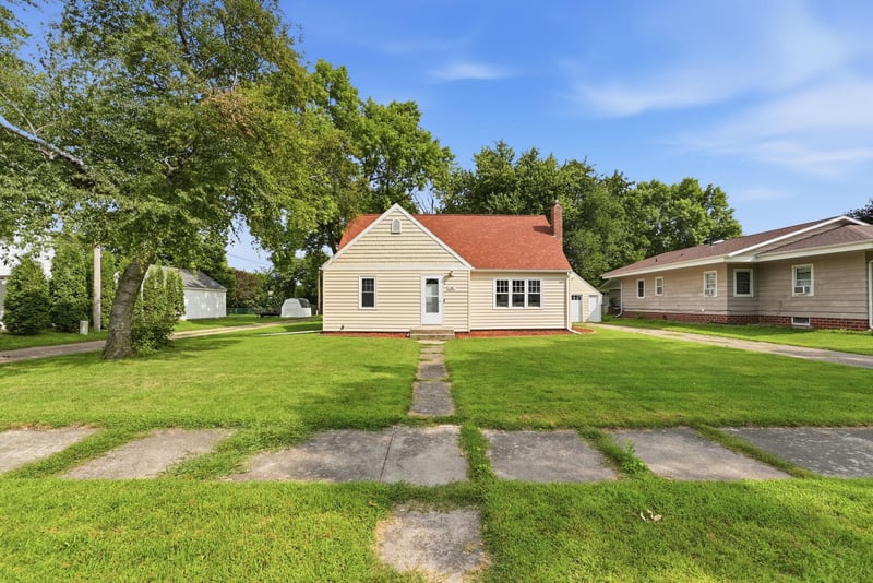 308 Colfax Ave NW, Renville, MN 56284