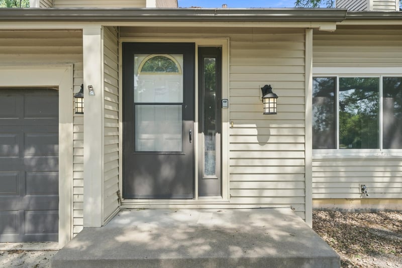 8687 Ridgewind Rd, Eden Prairie, MN 55344