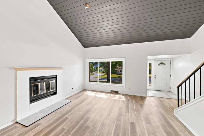 8687 Ridgewind Rd, Eden Prairie, MN 55344