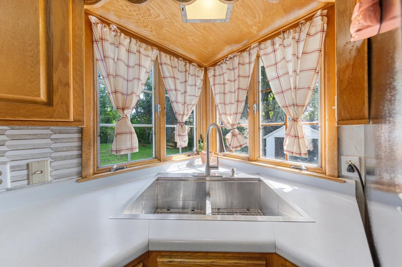 206 12th St S, Mountain Lake, MN 56159