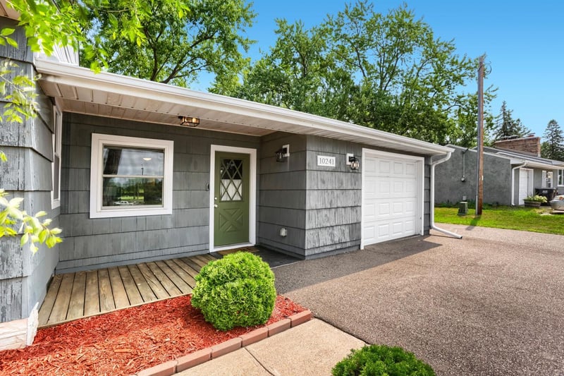 10241 Foley Blvd NW, Coon Rapids, MN 55448
