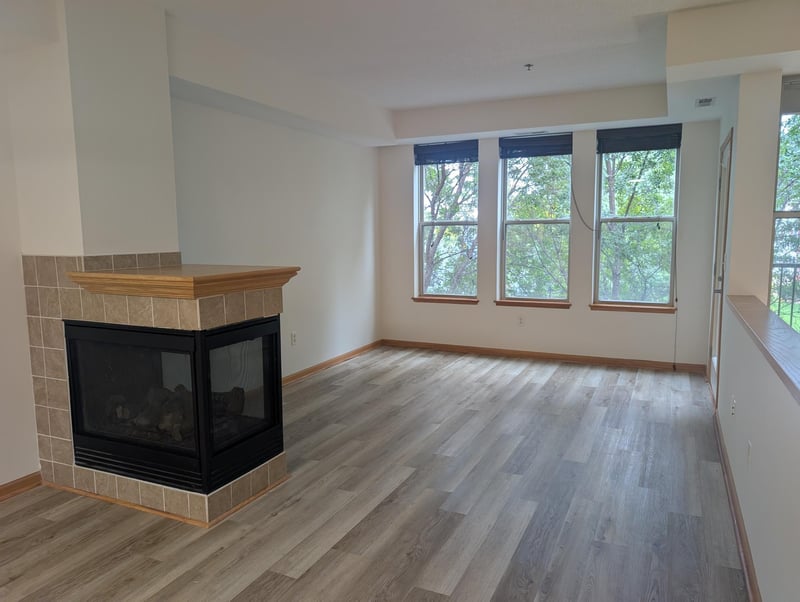 150 E Burnsville Pw #303, Burnsville, MN 55337
