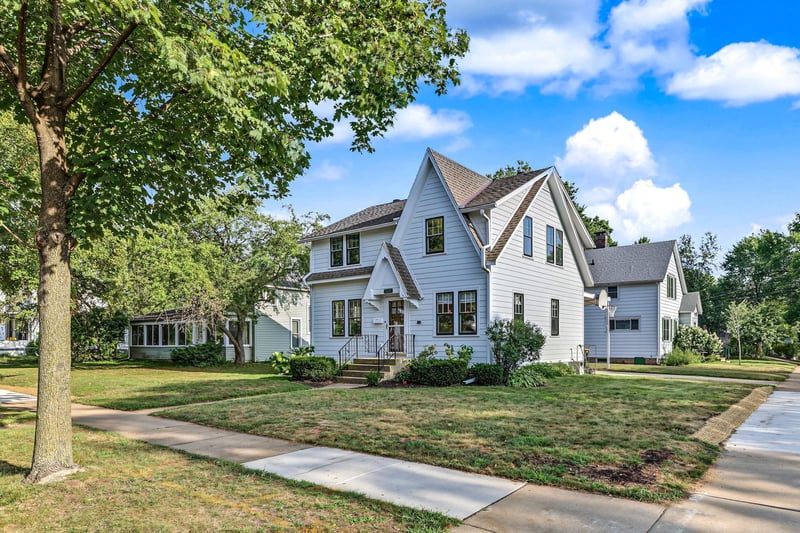 539 W Grand Ave, Eau Claire, WI 54703
