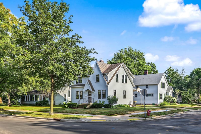 539 W Grand Ave, Eau Claire, WI 54703