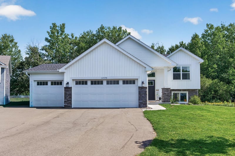 12994 10th Ave N, Zimmerman, MN 55398