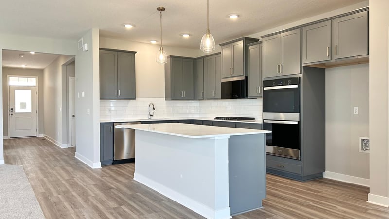 2147 Bluff Heights Dr, Shakopee, MN 55379