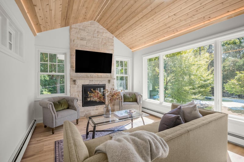 20590 Linden Rd, Deephaven, MN 55331