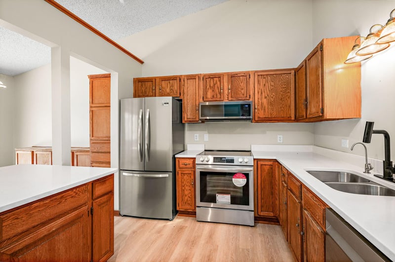 6702 Kara Dr, Eden Prairie, MN 55346