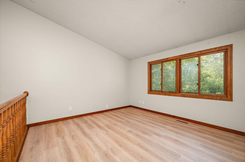 6702 Kara Dr, Eden Prairie, MN 55346