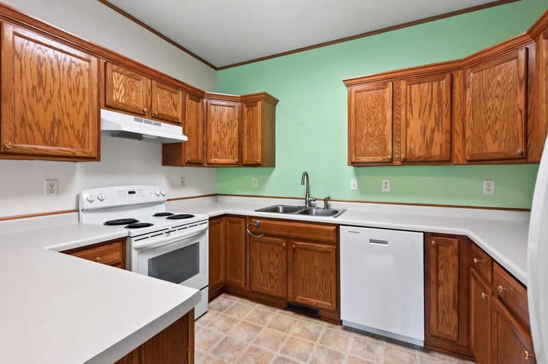 1012 Heldt St, Chaska, MN 55318