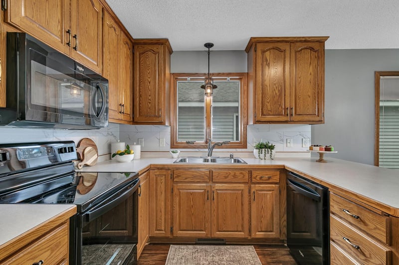 914 Willow Grove Cir, Waite Park, MN 56387
