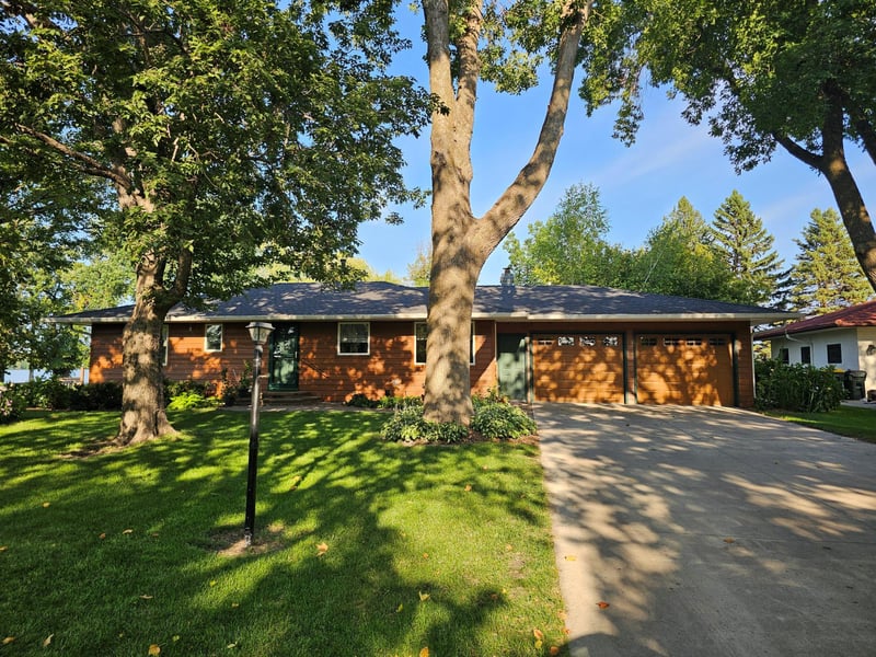 1909 Country Club Dr NE, Willmar, MN 56201