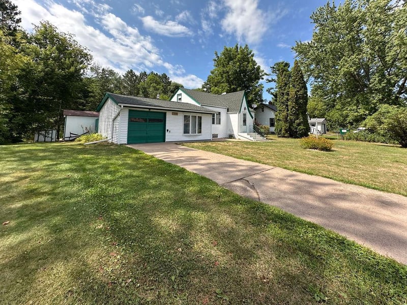 319 Pine St S, Onamia, MN 56359