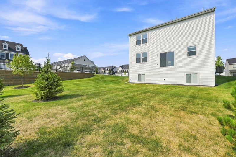 4844 Airlake Dr, Woodbury, MN 55129
