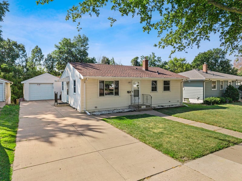 2156 Hawthorne Ave E, Saint Paul, MN 55119