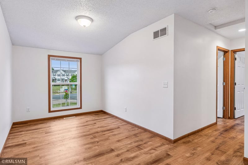 5149 149th St N #4, Hugo, MN 55038