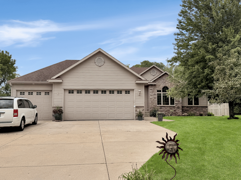 1910 Temminck Rd, Saint Cloud, MN 56301