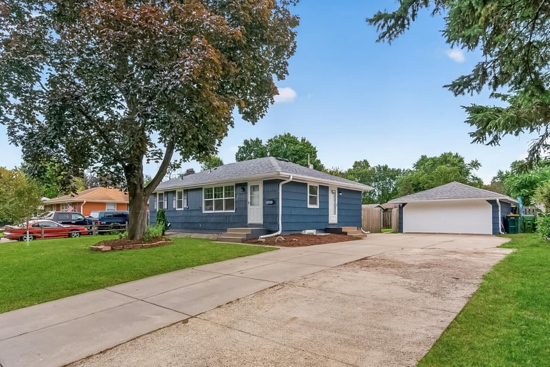 5307 66th Ave N, Brooklyn Center, MN 55429