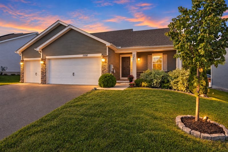 7737 205th St W, Lakeville, MN 55044