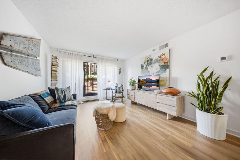 48 Groveland Ter #B204, Minneapolis, MN 55403