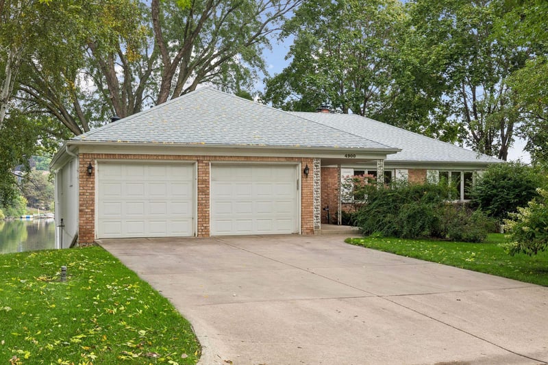 4900 Killarney Dr, Golden Valley, MN 55422