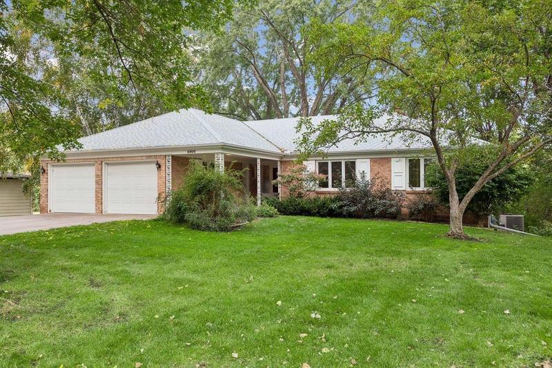 4900 Killarney Dr, Golden Valley, MN 55422