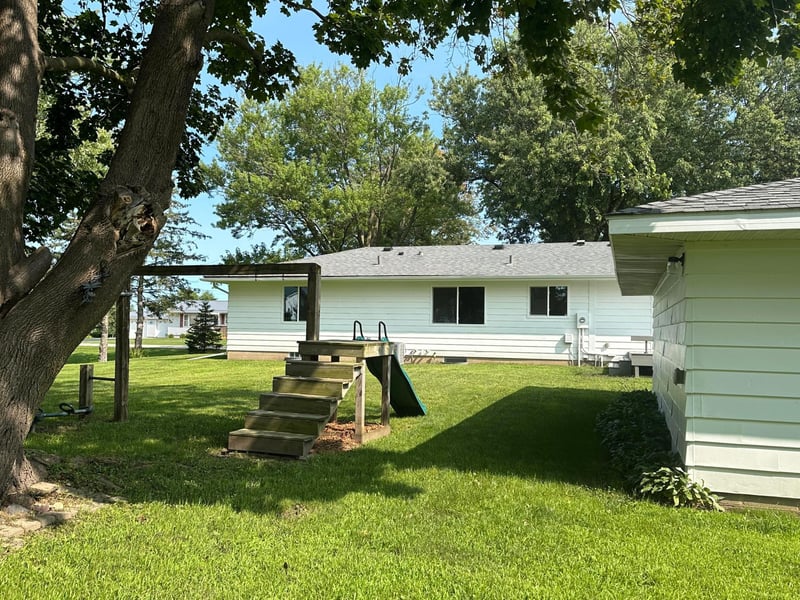 530 1st St, Fountain, MN 55935