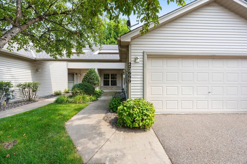 27699 Woodland Dr, Chisago City, MN 55013