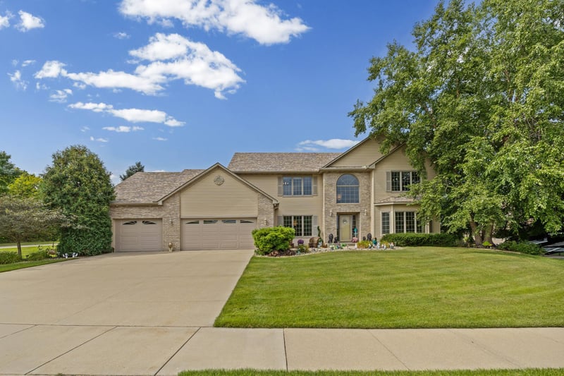12101 Jasper Ln, Eden Prairie, MN 55347
