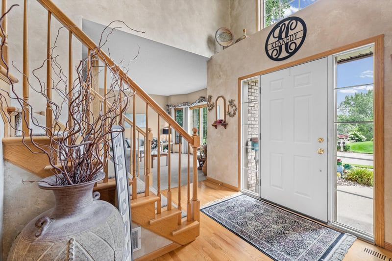 12101 Jasper Ln, Eden Prairie, MN 55347