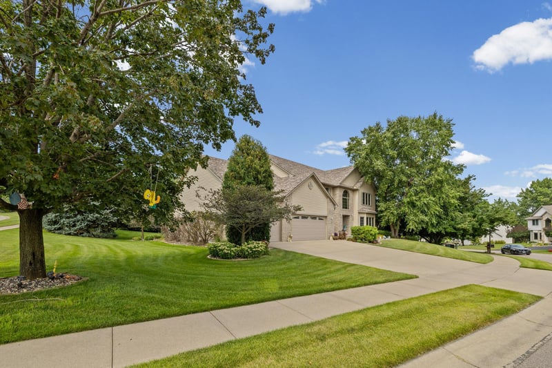 12101 Jasper Ln, Eden Prairie, MN 55347