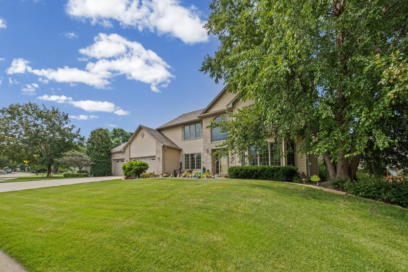 12101 Jasper Ln, Eden Prairie, MN 55347