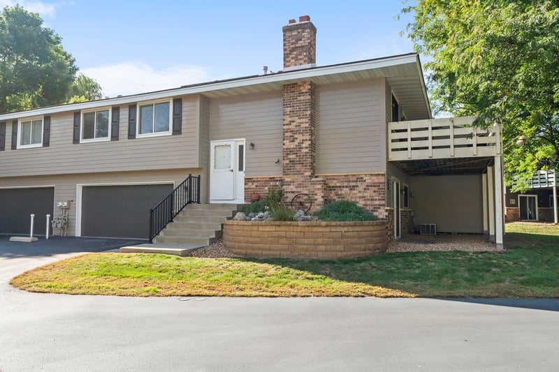 11236 Vessey Cir, Bloomington, MN 55437