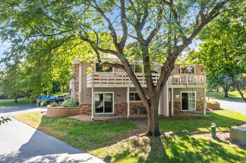 11236 Vessey Cir, Bloomington, MN 55437