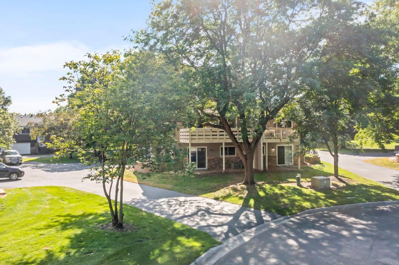 11236 Vessey Cir, Bloomington, MN 55437